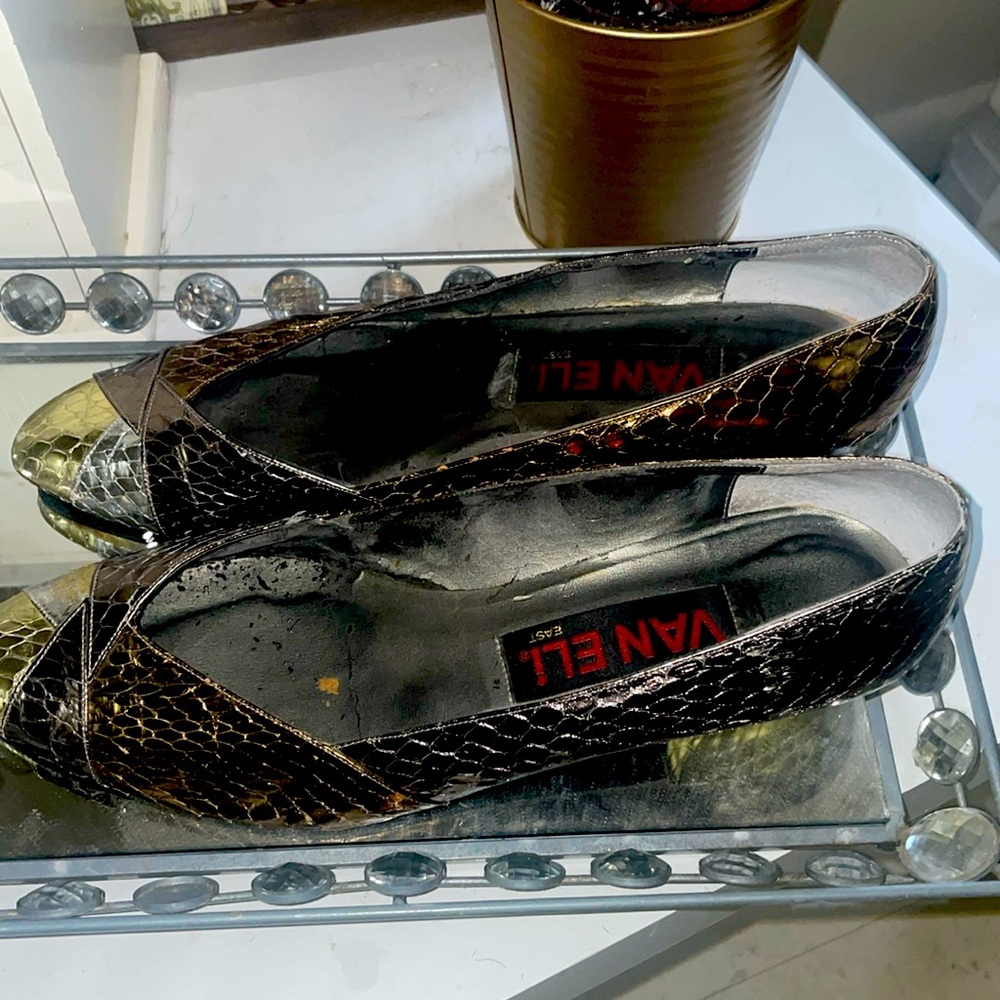 Van Eli Metallic Black and Gold Flats